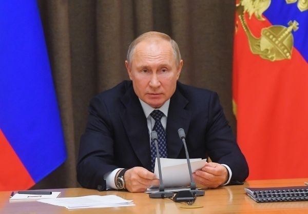  Путин снизил расходы бюджета на медицину, образование и социалку.