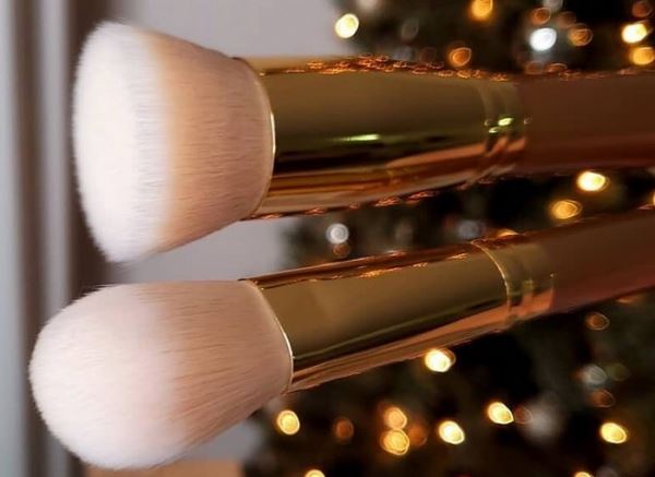 Рождественская коллекция макияжа Colourpop Goddess Glow Makeup Collection Holiday 2019: информация и свотчи