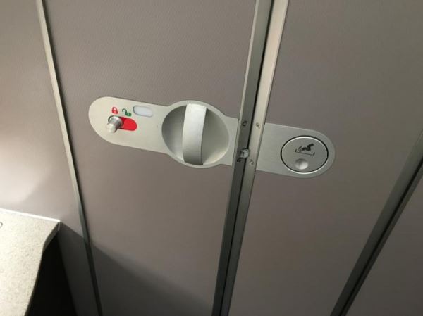 <br />
В США сказали «нет» уменьшению размера туалетов в самолетах<br />
